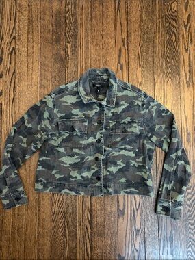 Aqua Medium Cropped Camouflage Button-Up Jacket - Green Camo